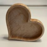 ⁦صحن خشب على شكل قلب⁩ - الصورة ⁦4⁩